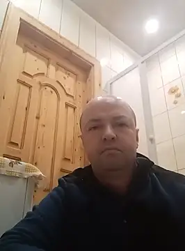 Snapshot of Luceriusbigass chatting on 12/25/24, 03:29 Luceriusbigass online show from 12/25/24, 03:29