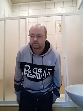 Snapshot of Luceriusbigass chatting on 02/21/25, 03:32 Luceriusbigass online show from 02/21/25, 03:32