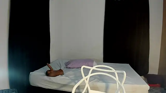 Snapshot of aisshalee chatting on 06/15/26, 08:55 aisshalee online show from 06/15/26, 08:55
