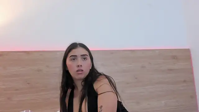 Snapshot of Zoevelvet_ chatting on 04/08/26, 06:41 Zoevelvet online show from 04/08/26, 06:41