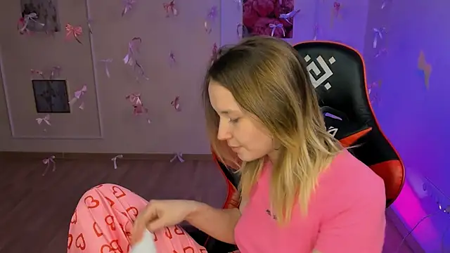 yourella online show from 04/13/26, 08:53