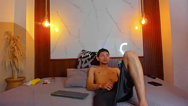 Snapshot of Eroticxcouple chatting on 04/10/26, 03:34 Eroticxcouple online show from 04/10/26, 03:34