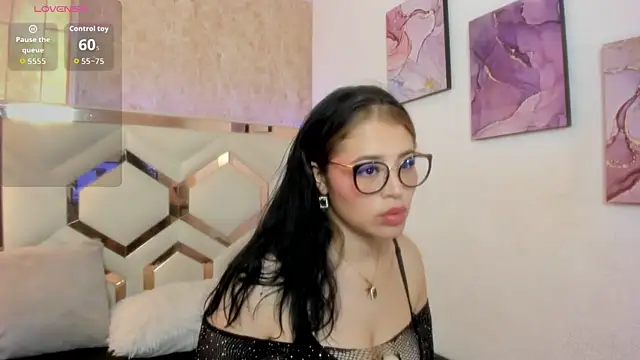 Snapshot of Lips_Hotz chatting on 04/14/26, 01:28 Lips Hotz online show from 04/14/26, 01:28