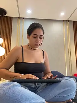Hana-Parker online show from 05/10/26, 02:00
