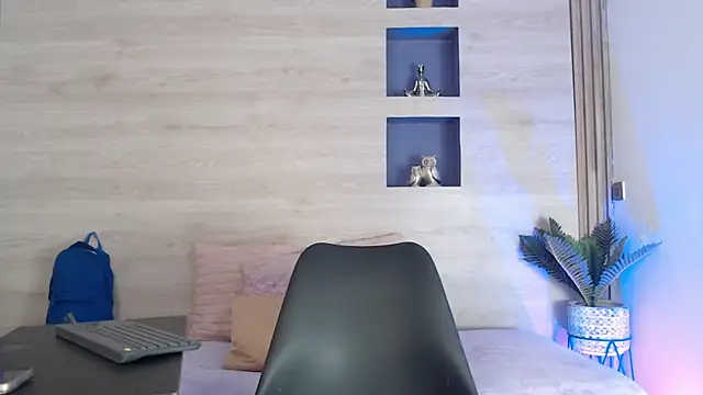 Snapshot of Logan_Steel chatting on 07/15/26, 04:40 Logan Steel online show from 07/15/26, 04:40