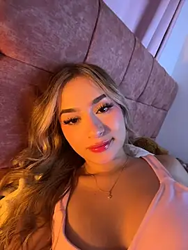 Snapshot of AmyRusso chatting on 07/22/26, 04:15 AmyRusso online show from 07/22/26, 04:15