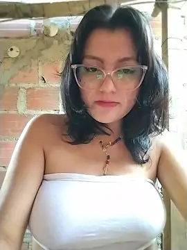 Snapshot of sienna_elara chatting on 06/27/26, 11:04 sienna elara online show from 06/27/26, 11:04