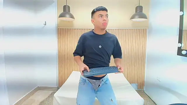 THIAM KELLER1 online show from 04/10/26, 07:29