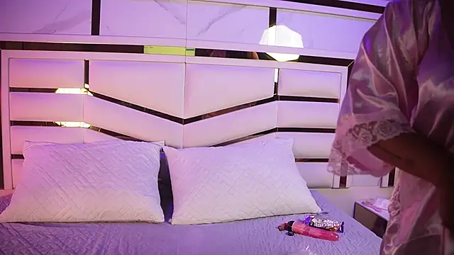 adhara sm online show from 04/08/26, 05:18