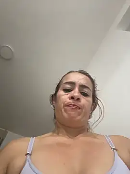 Natigoonzalez online show from 05/17/26, 01:25
