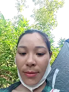 Snapshot of mia0033 chatting on 05/26/26, 10:22 mia0033 online show from 05/26/26, 10:22