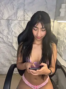 Snapshot of sol__r chatting on 04/19/26, 03:11 sol r online show from 04/19/26, 03:11