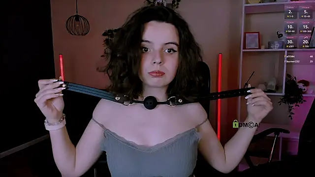 mia mooon  online show from 05/16/26, 10:36