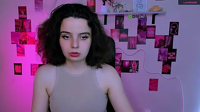mia mooon  online show from 05/17/26, 09:17