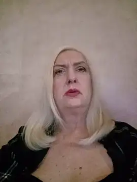 Julia20X online show from 05/11/26, 03:40