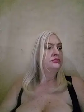 Julia20X online show from 05/27/26, 03:42