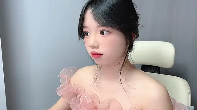 Snapshot of Xiaoqing00 chatting on 05/13/26, 02:53 Xiaoqing00 online show from 05/13/26, 02:53