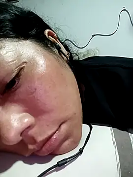 gatita2303 online show from 04/17/26, 12:35