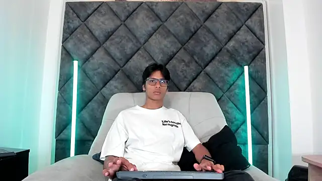 LiamKron online show from 05/16/26, 10:36
