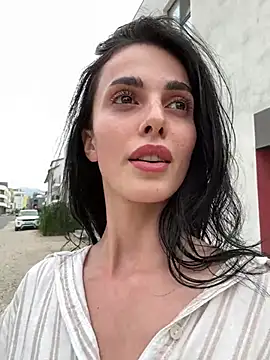 Snapshot of armina_red chatting on 06/30/26, 02:51 armina red online show from 06/30/26, 02:51
