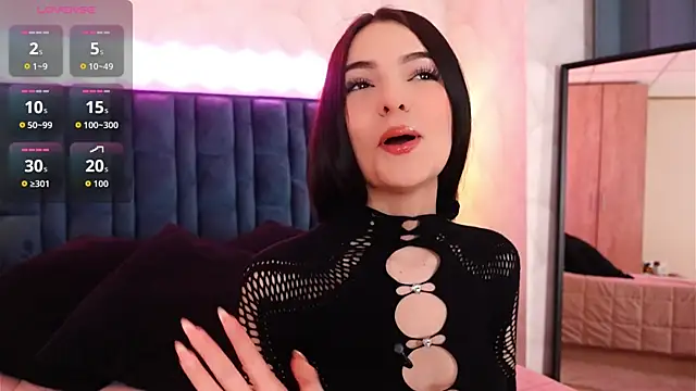 NicoleeNash online show from 05/06/26, 06:52