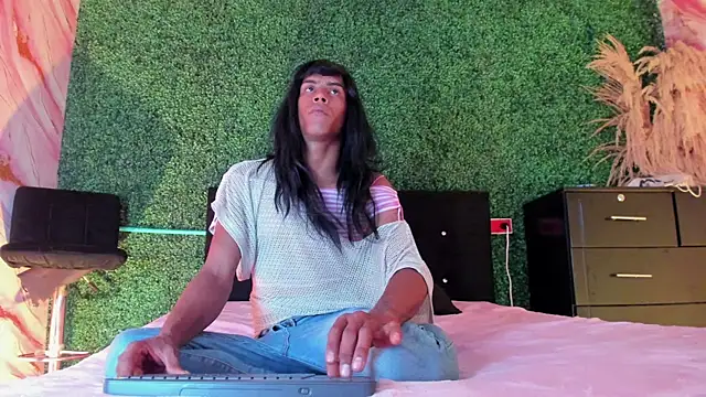 Snapshot of Lexyy_lux chatting on 04/14/26, 01:39 Lexyy lux online show from 04/14/26, 01:39