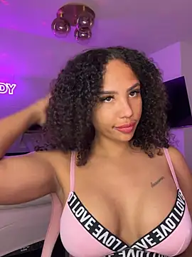 Snapshot of princessromyindy chatting on 04/17/26, 08:56 princessromyindy online show from 04/17/26, 08:56