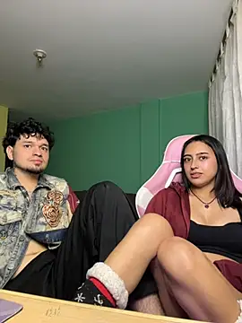 hotlatinocouple   online show from 05/15/26, 11:56