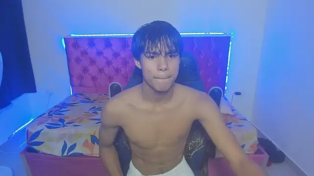 Snapshot of skinny_sam chatting on 05/24/26, 05:01 skinny sam online show from 05/24/26, 05:01