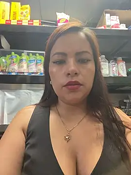 MIA ROSSEEE online show from 05/25/26, 12:11