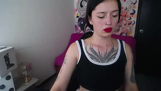 Lucia evans21 online show from 05/19/26, 07:20