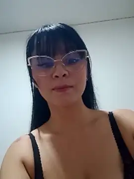 Snapshot of roos1237 chatting on 04/15/26, 04:52 roos1237 online show from 04/15/26, 04:52