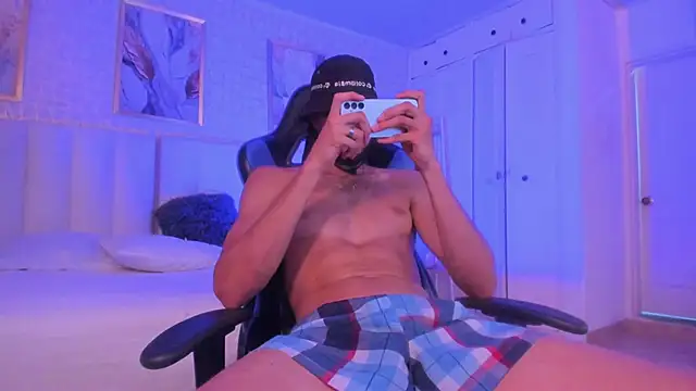 Snapshot of cero_khalifa chatting on 05/08/26, 12:49 cero khalifa online show from 05/08/26, 12:49