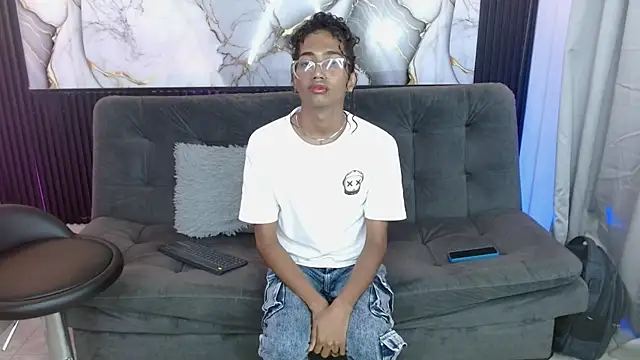 triiangel latinboy online show from 04/11/26, 01:32