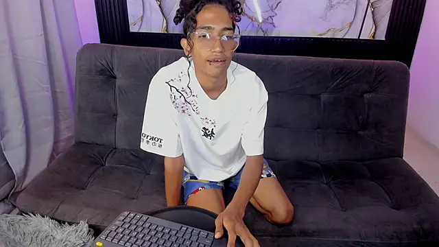 triiangel latinboy online show from 05/25/26, 12:22