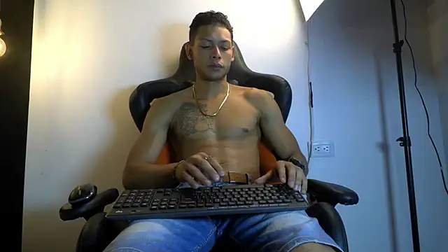 nicolas valmont online show from 07/25/26, 07:55