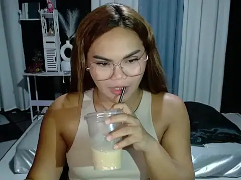 Kylie mortel online show from 04/10/26, 04:33