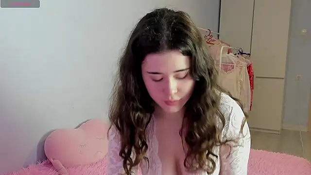 ChloeBlisss online show from 05/13/26, 03:15