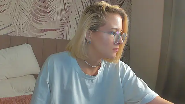 Snapshot of Lizzyvega chatting on 04/28/26, 01:48 Lizzyvega online show from 04/28/26, 01:48