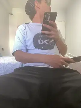 Snapshot of JuanF0304 chatting on 04/15/26, 03:19 JuanF0304 online show from 04/15/26, 03:19