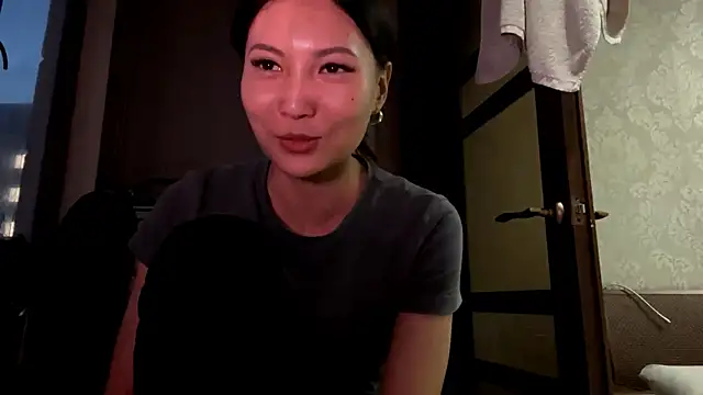 MiaPoison online show from 04/14/26, 02:12
