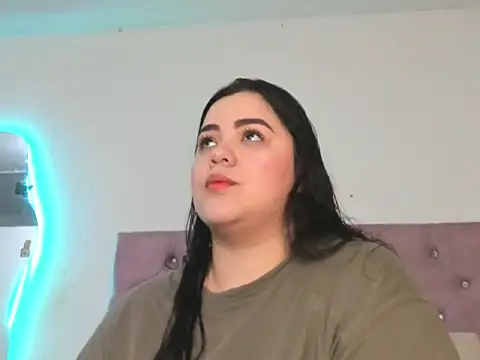 Snapshot of laurenlaine chatting on 04/14/26, 02:01 laurenlaine online show from 04/14/26, 02:01