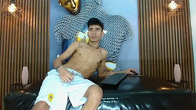 Skinny cute Alyer online show from 04/25/26, 02:14