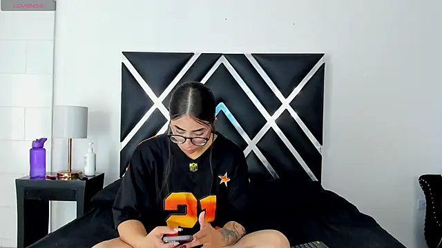 Snapshot of TomAndGia chatting on 04/25/26, 11:57 TomAndGia online show from 04/25/26, 11:57