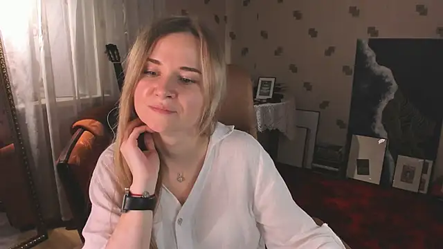 MiaSparkes online show from 06/17/26, 11:01