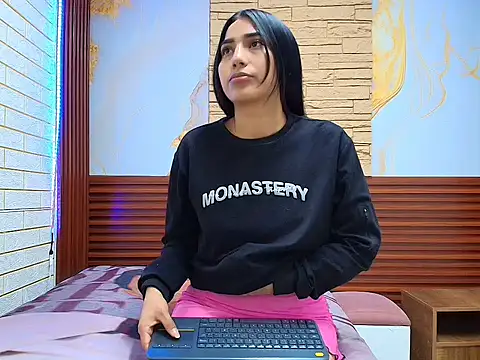 mellaniemonroe303av online show from 04/12/26, 12:10