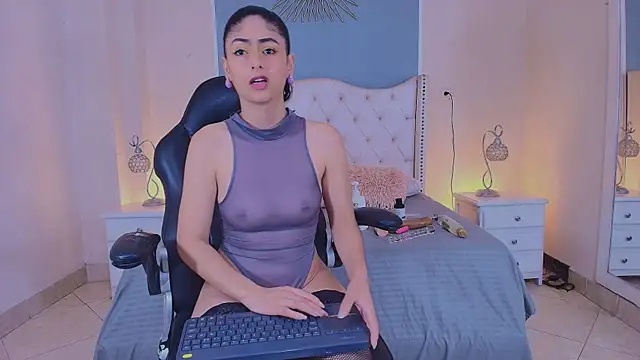 Snapshot of elizabeth_santos1 chatting on 04/22/26, 10:11 elizabeth santos1 online show from 04/22/26, 10:11