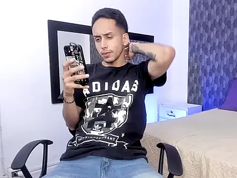 Snapshot of Zack_isback chatting on 04/09/26, 11:43 Zack isback online show from 04/09/26, 11:43