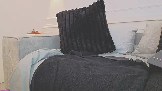 giigii hadidd online show from 07/06/26, 07:16