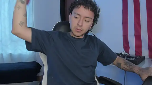 Snapshot of alexmontesco chatting on 04/10/26, 10:25 alexmontesco online show from 04/10/26, 10:25